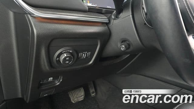 Jeep Grand Cherokee 2021 — Photo 25/34