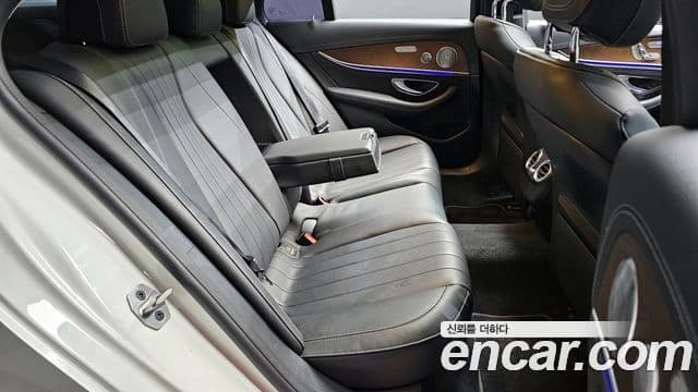 Mercedes-Benz E-Class 2019 — Şəkil 12/20