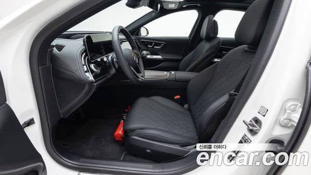 Mercedes-Benz E-Class 2025 — Фото 8/20