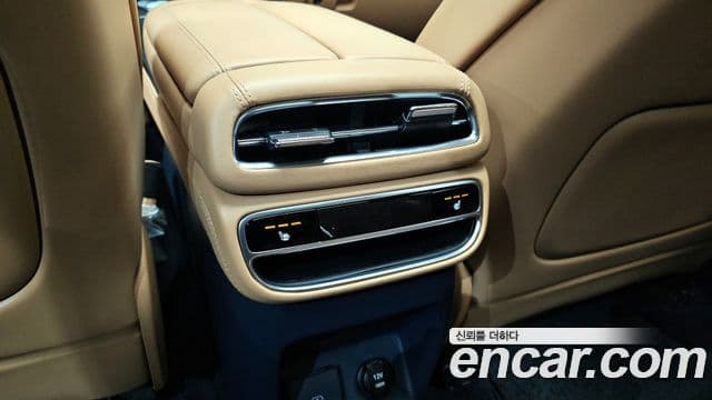 Genesis GV80 2021 — ფოტო 18/20