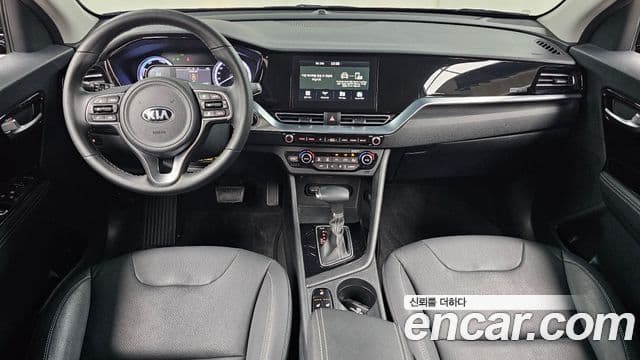 Kia Niro 2021 — ფოტო 7/20