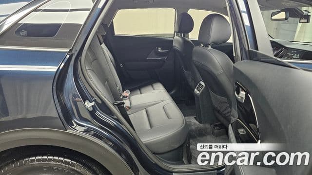 Kia Niro 2021 — ფოტო 11/20