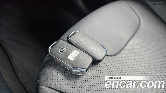 Kia Niro 2021 — фото 15 из 20