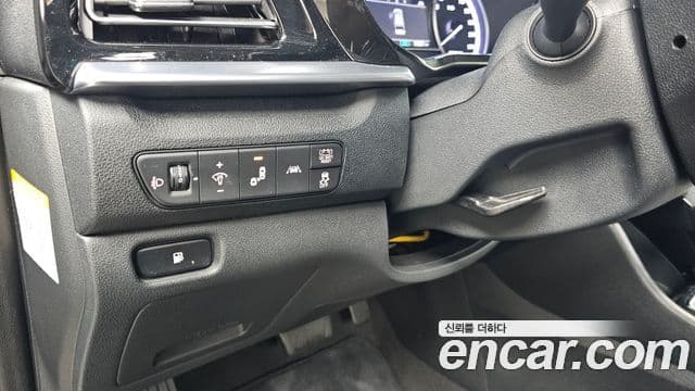 Kia Niro 2021 — ფოტო 19/20