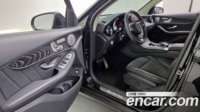 Mercedes-Benz GLC-Class 2018 — Şəkil 10/20
