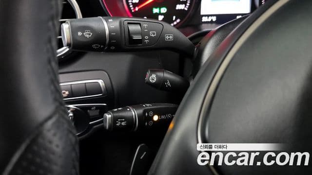 Mercedes-Benz GLC-Class 2018 — Şəkil 17/20