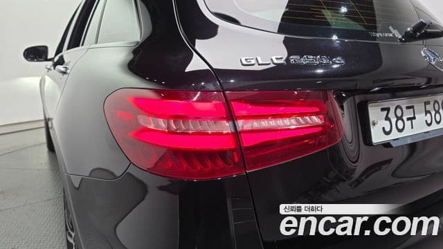 Mercedes-Benz GLC-Class 2018 — Photo 13/30