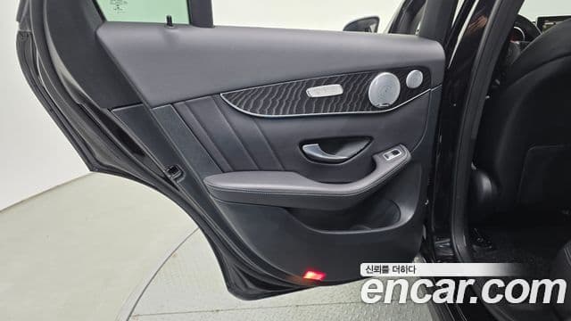 Mercedes-Benz GLC-Class 2018 — Photo 6/30