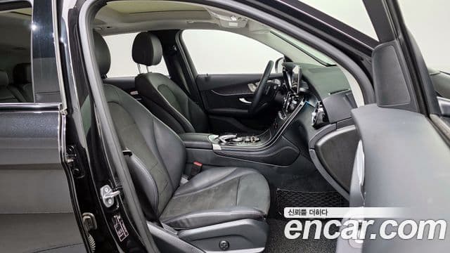 Mercedes-Benz GLC-Class 2018 — Photo 23/30