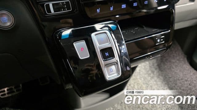 Hyundai Staria 2021 — ფოტო 9/20