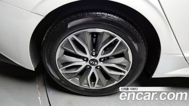 Kia K5 2020 — ფოტო 5/20
