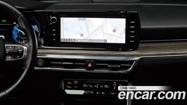 Kia K5 2020 — ფოტო 14/20