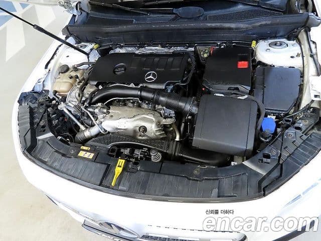 Mercedes-Benz GLB-Class 2021 — Фото 18/20