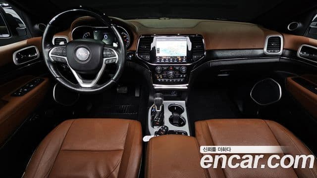 Jeep Grand Cherokee 2020 — ფოტო 7/20