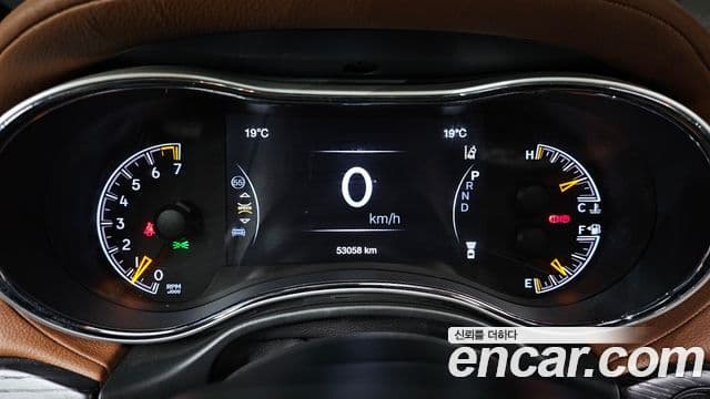 Jeep Grand Cherokee 2020 — ფოტო 8/20