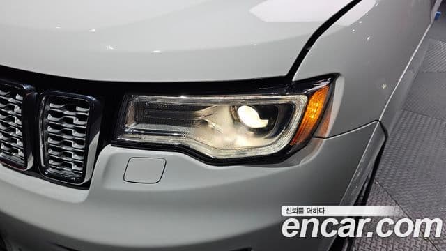Jeep Grand Cherokee 2020 — Photo 26/31