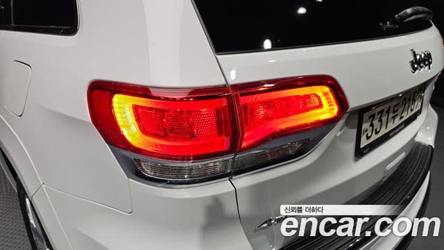 Jeep Grand Cherokee 2020 — Photo 12/31