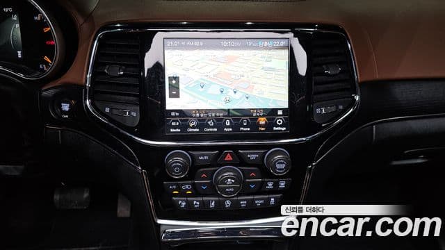Jeep Grand Cherokee 2020 — Photo 27/31