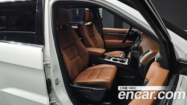 Jeep Grand Cherokee 2020 — Photo 24/31