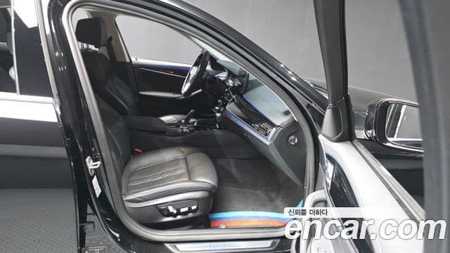 BMW 5 Series 2021 — Фото 12/20
