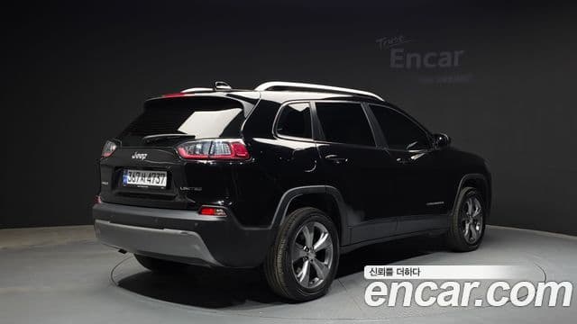 Jeep Cherokee 2021 — Фото 2/20