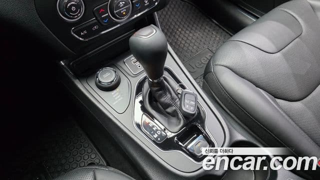 Jeep Cherokee 2021 — Фото 9/20