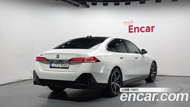 BMW 5 Series 2025 — Şəkil 2/20