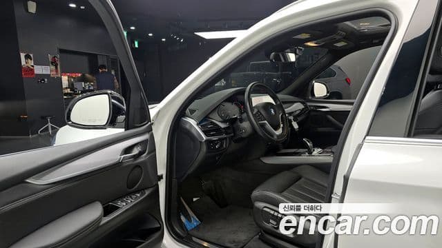 BMW X5 2018 — ფოტო 8/20
