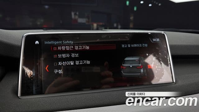 BMW X5 2018 — ფოტო 15/20