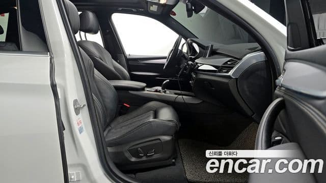 BMW X5 2018 — Şəkil 29/33