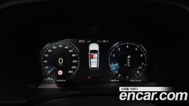Volvo V90 Cross Country 2018 — ფოტო 8/20
