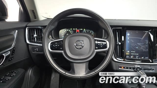 Volvo V90 Cross Country 2018 — ფოტო 13/20