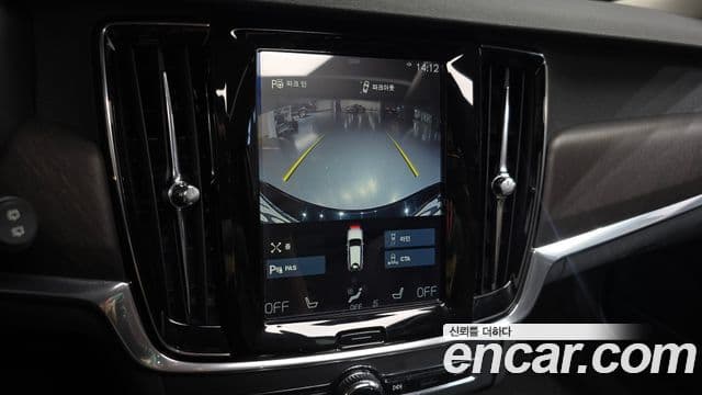 Volvo V90 Cross Country 2018 — ფოტო 15/20