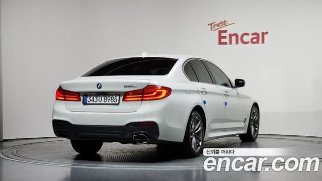 BMW 5 Series 2020 — Фото 1/20