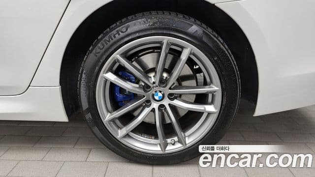 BMW 5 Series 2020 — Photo 22/33