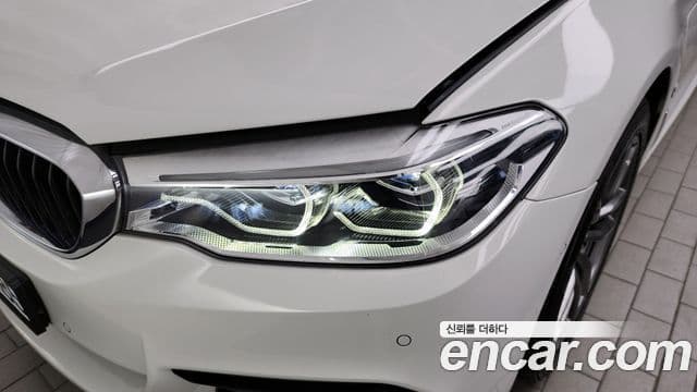 BMW 5 Series 2020 — Photo 13/33