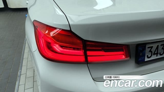 BMW 5 Series 2020 — Photo 16/33