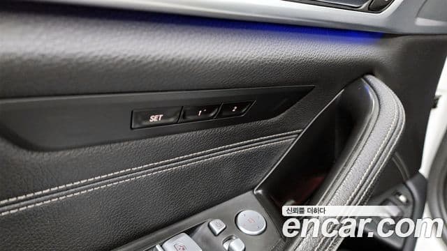 BMW 5 Series 2020 — Photo 24/33