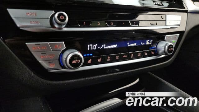 BMW 5 Series 2020 — Photo 7/33