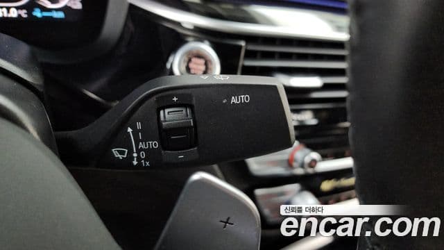BMW 5 Series 2020 — Photo 26/33