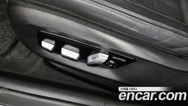 BMW 5 Series 2020 — Photo 6/33