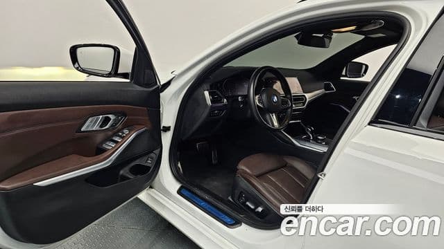 BMW 3 Series 2022 — ფოტო 10/20