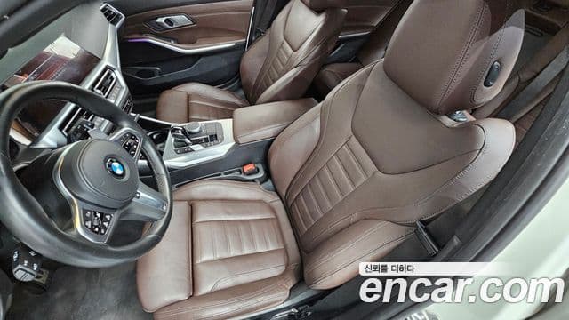 BMW 3 Series 2022 — ფოტო 19/20