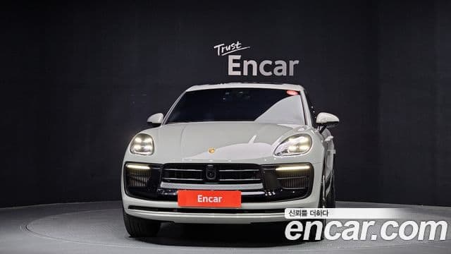 Porsche Macan 2023 — ფოტო 3/20