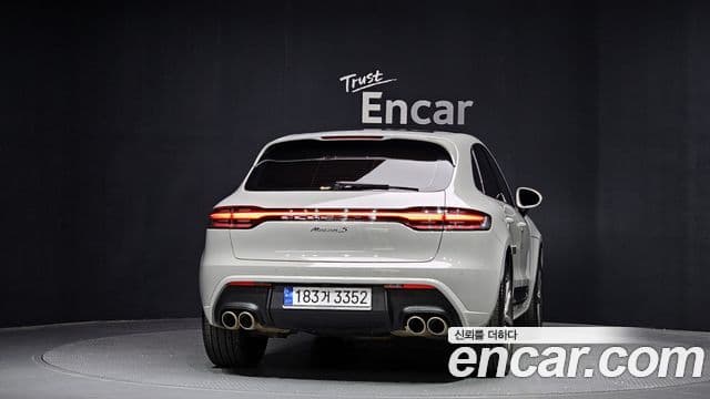 Porsche Macan 2023 — ფოტო 4/20