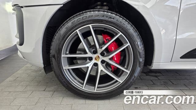 Porsche Macan 2023 — фото 5 из 20
