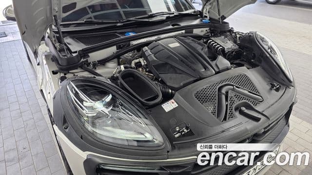 Porsche Macan 2023 — ფოტო 6/20