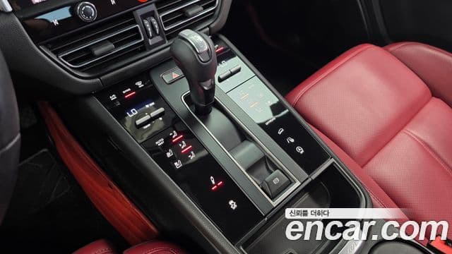 Porsche Macan 2023 — ფოტო 9/20