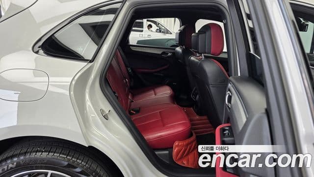 Porsche Macan 2023 — ფოტო 12/20