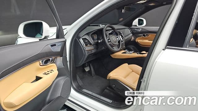 Volvo XC90 2023 — Фото 10/20
